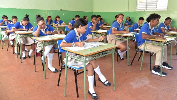 Supérate entrega subsidio Avanza y Aprende de hasta RD$1,400