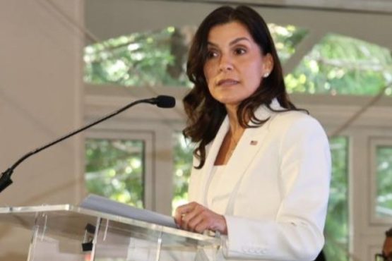 embajadora de EE. UU.