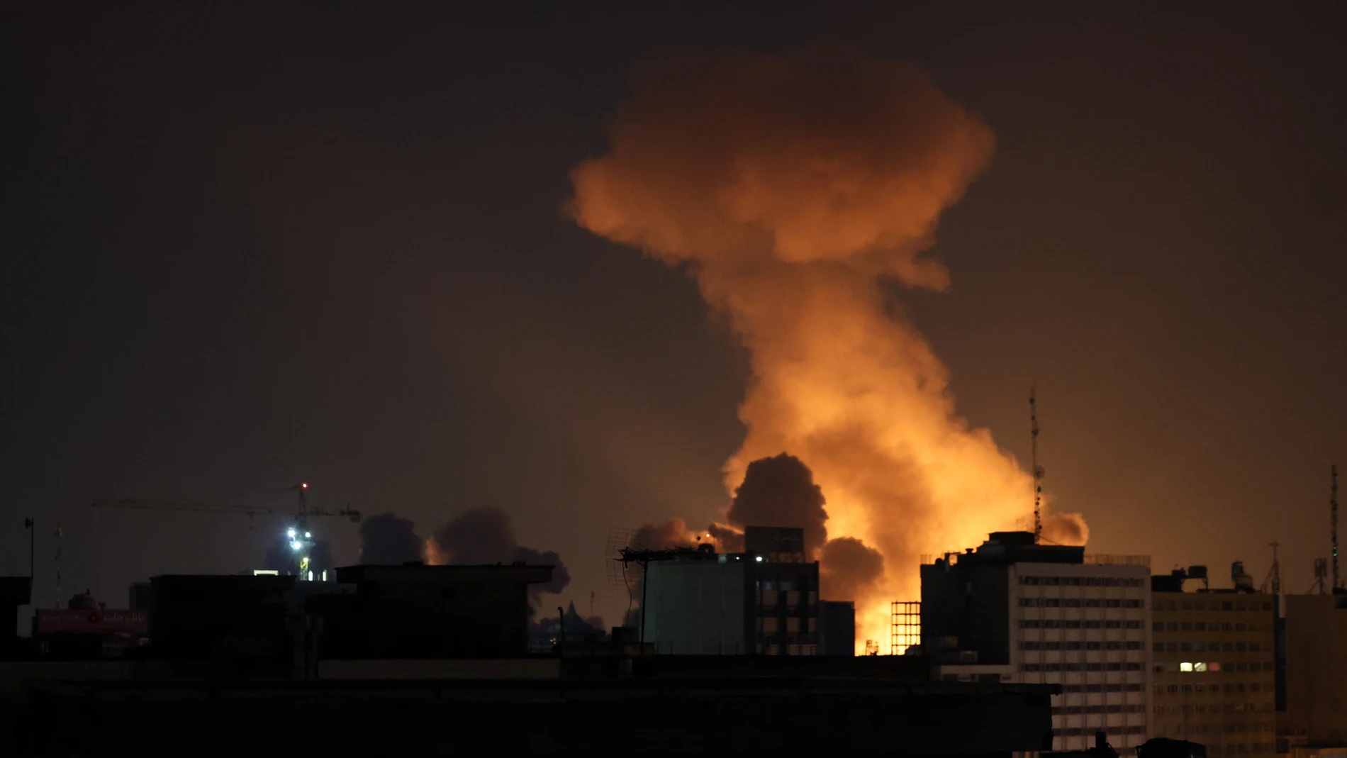 EE UU bombardea Irán nuevamente tras un mes de tregua