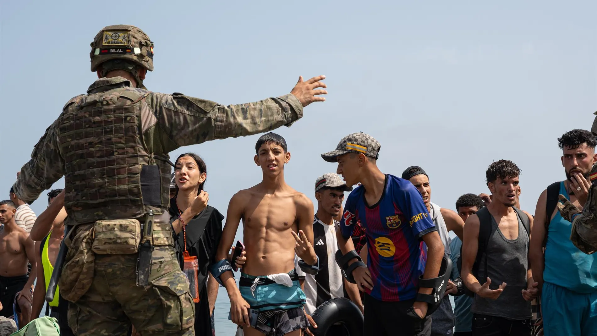 Jóvenes marroquíes organizan asalto masivo a Ceuta