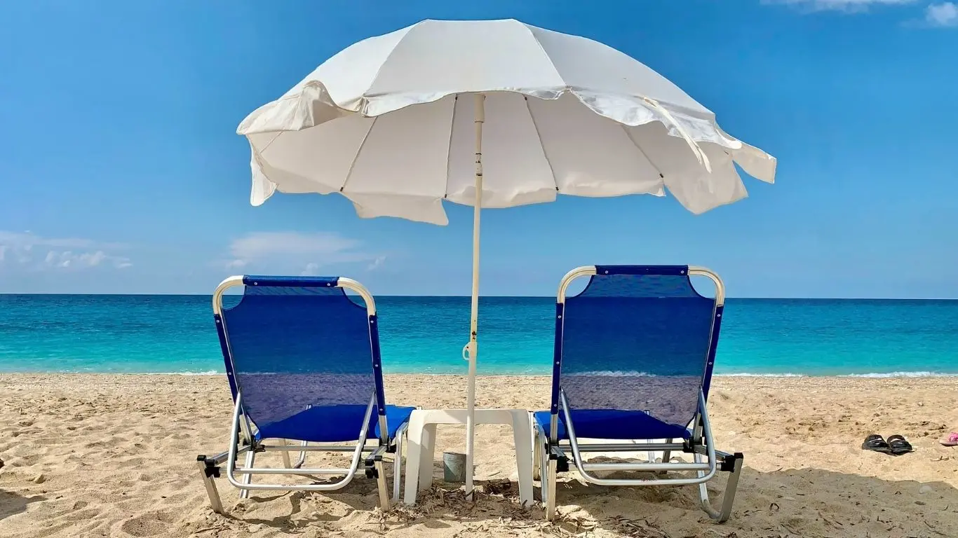 Playas públicas y hoteles: restricciones al acceso ciudadano