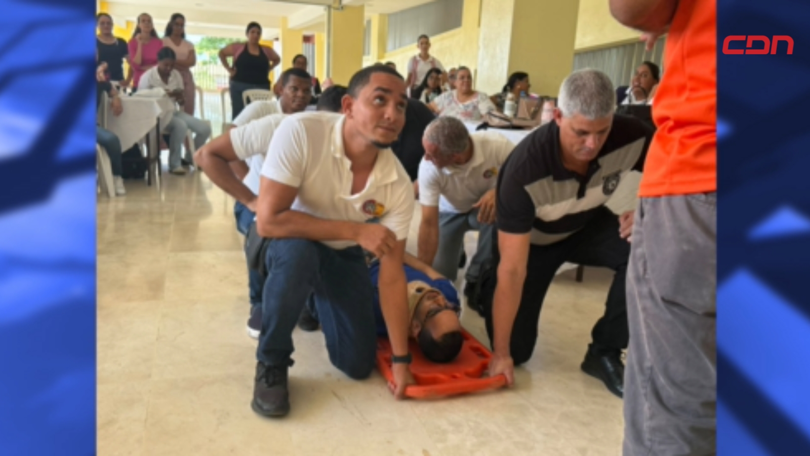 Defensa Civil capacita docentes de Santiago ante terremotos