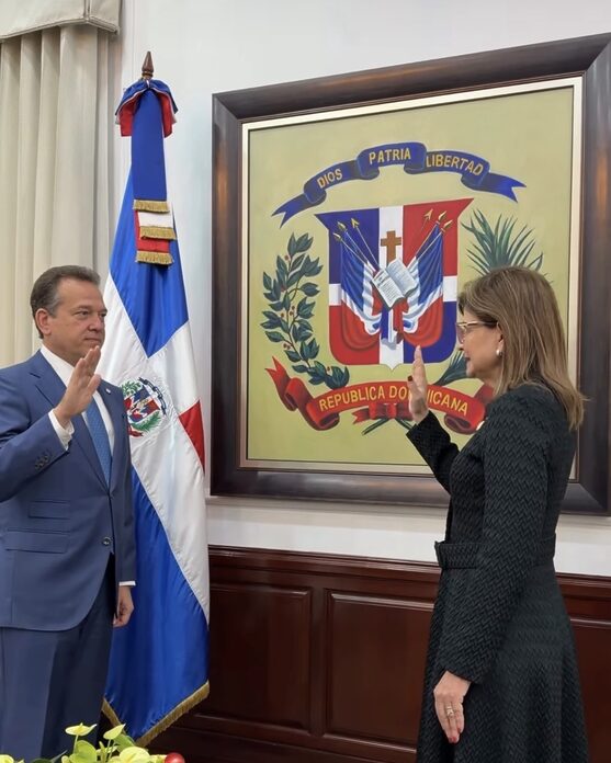 Ito Bisonó jura como nuevo canciller dominicano