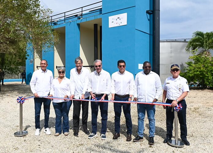 Abinader inaugura planta de tratamiento en Juan Dolio