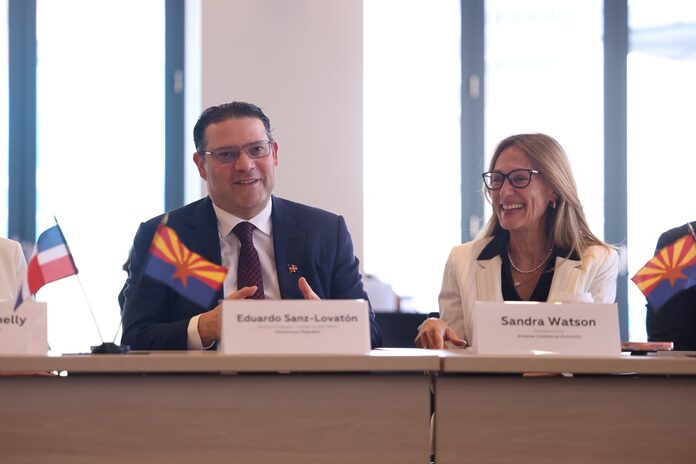 Yayo Sanz Lovatón firma alianza con Arizona en semiconductores