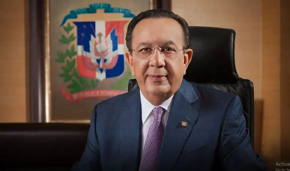Abinader ratifica a Valdez Albizu como gobernador del BCRD
