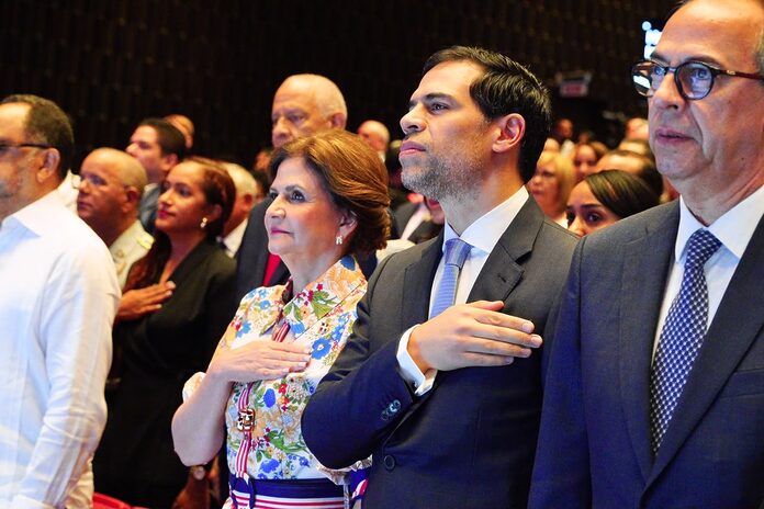 Raquel Peña y Roberto Ángel inauguran Feria del Libro 2026