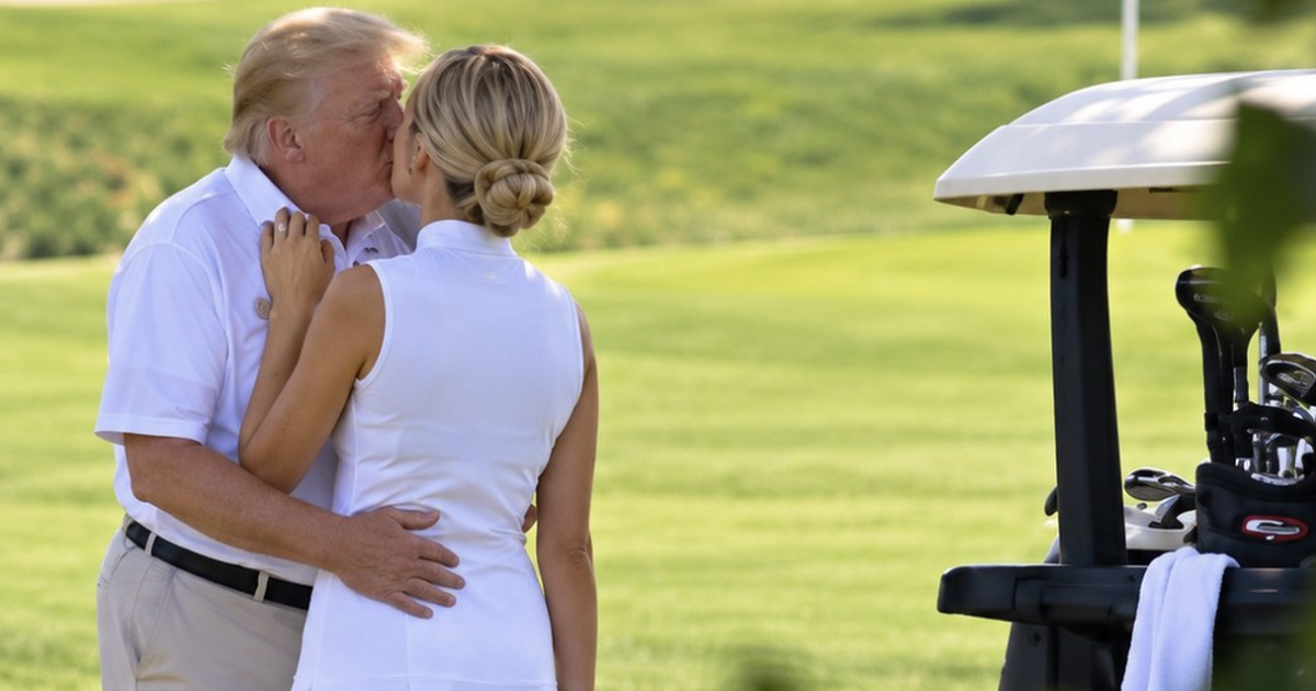 Casa Blanca niega autenticidad de foto de Trump y Natalie Harp