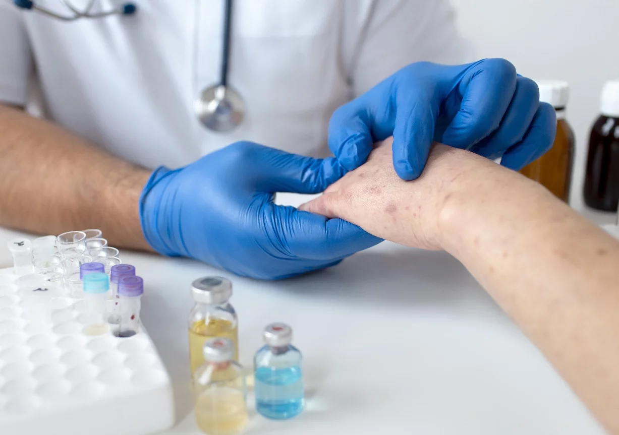 Cobros médicos que no debes asumir y cómo reclamarlos