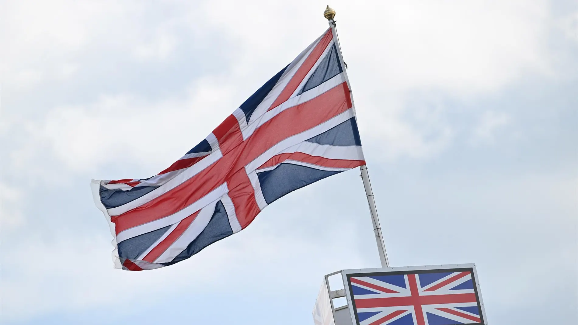 Cinco británicos detenidos por atentado en base militar de Reino Unido