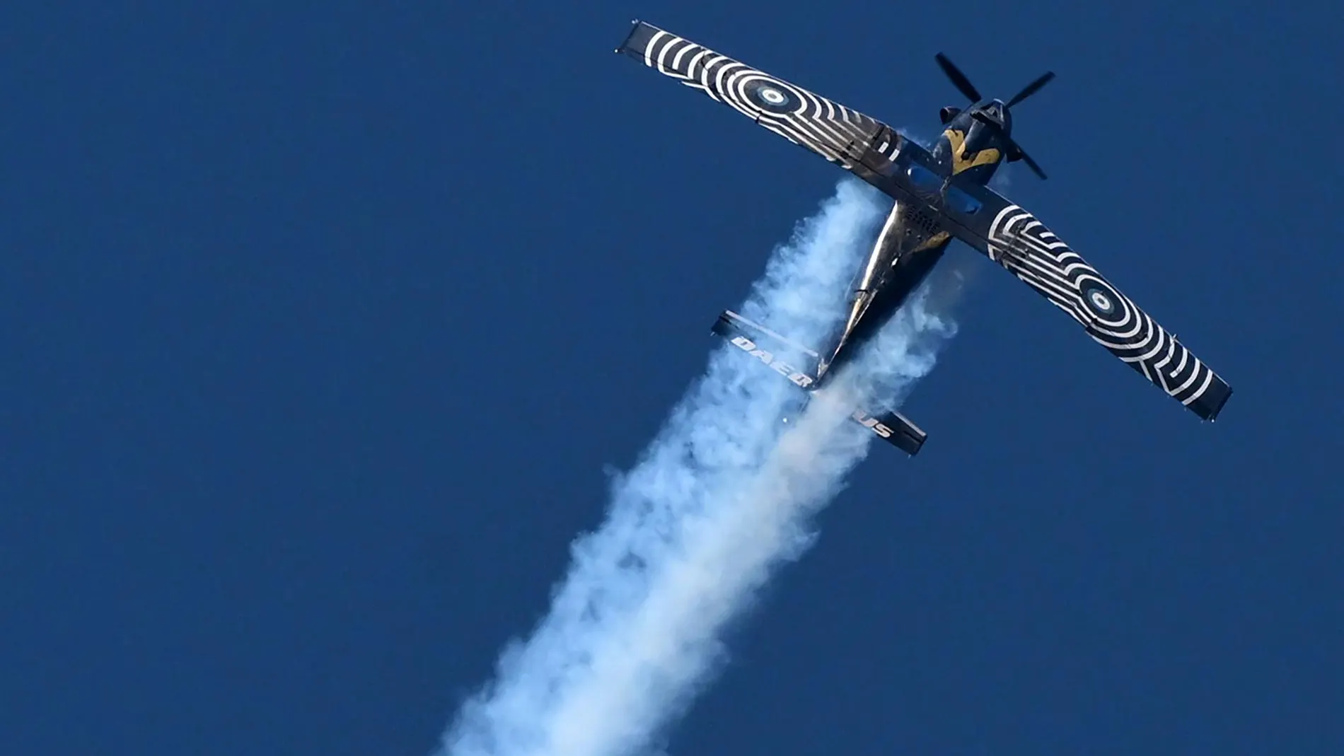 Avión Fuerza Aérea griega se estrella en espectáculo aéreo