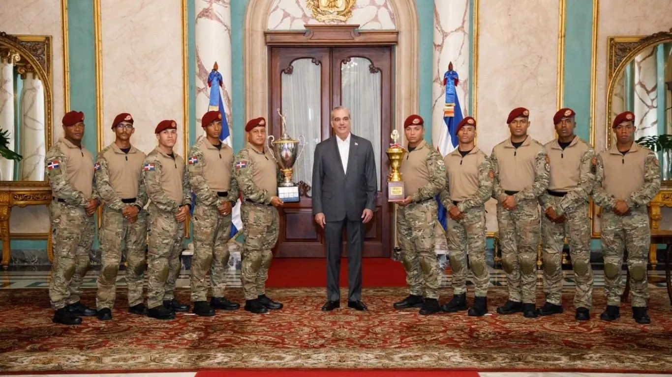 Abinader anuncia ascensos a ganadores de Fuerza Comando Paraguay 2026