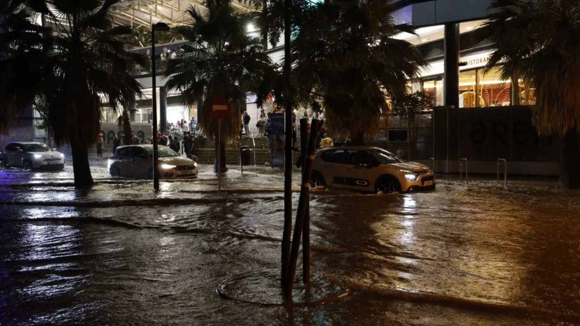Fuertes lluvias causan inundaciones en Valencia, España