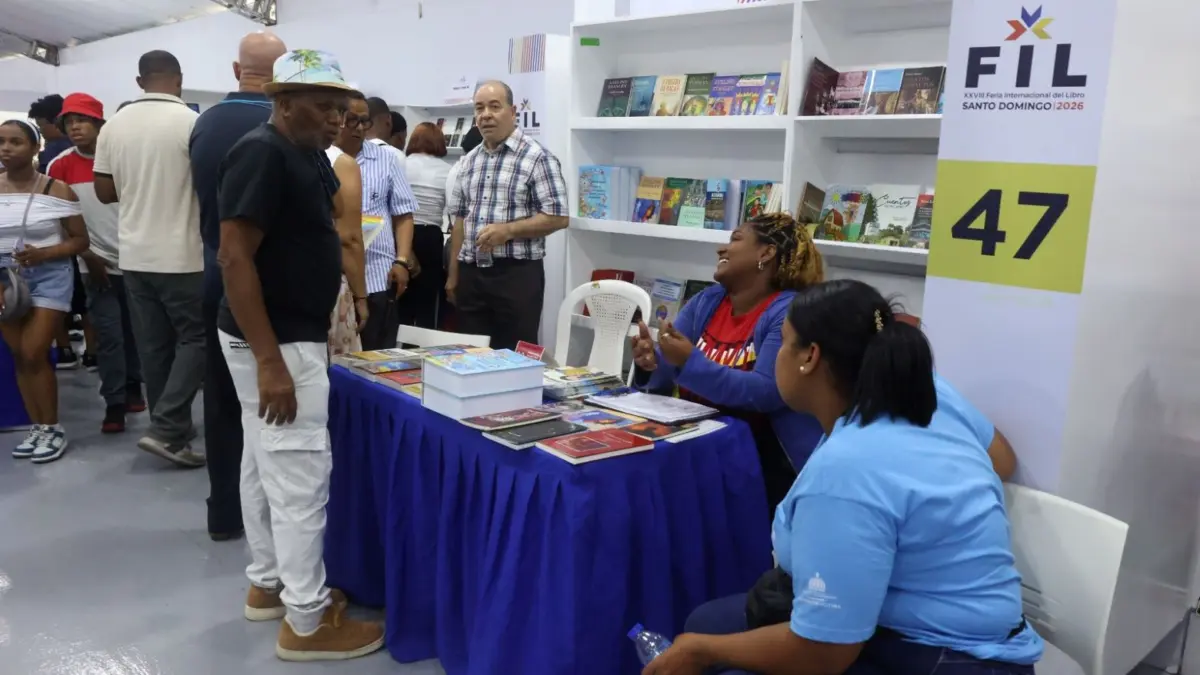 Visitantes de la Feria del Libro expresan satisfacción