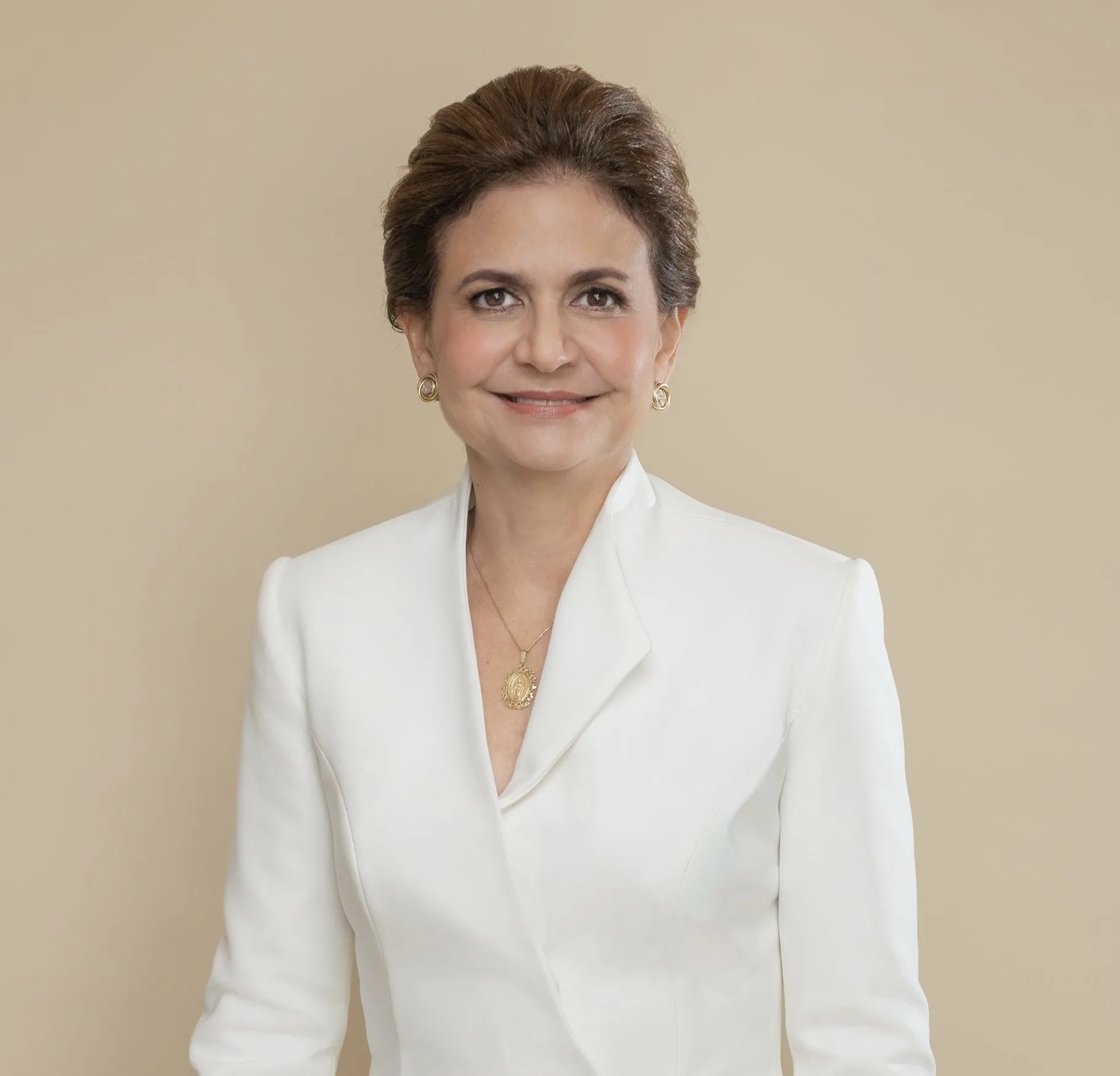 Raquel Peña mantiene liderazgo firme para 2028