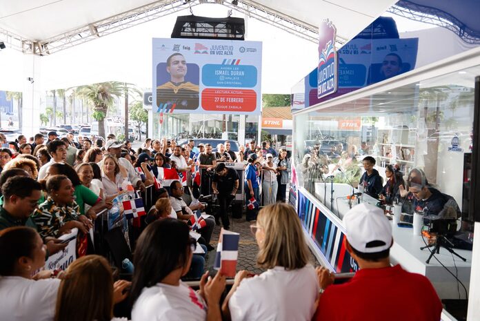 Jóvenes dominicanos superan récord de lectura continua