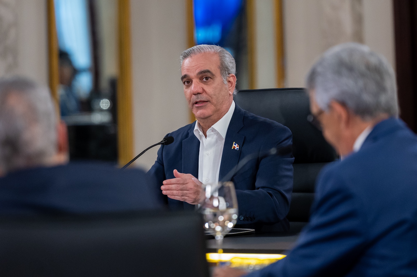Abinader subsidia combustibles hasta RD$200 por galón