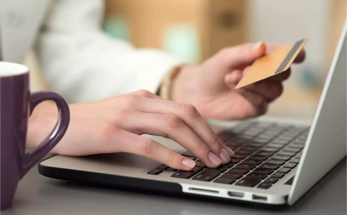 Alza del dólar encarece compras por internet dominicanas