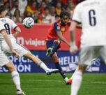 España vence