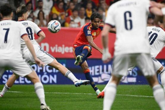 España vence
