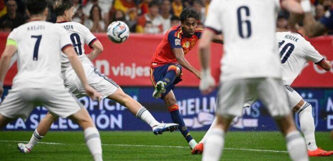 España vence