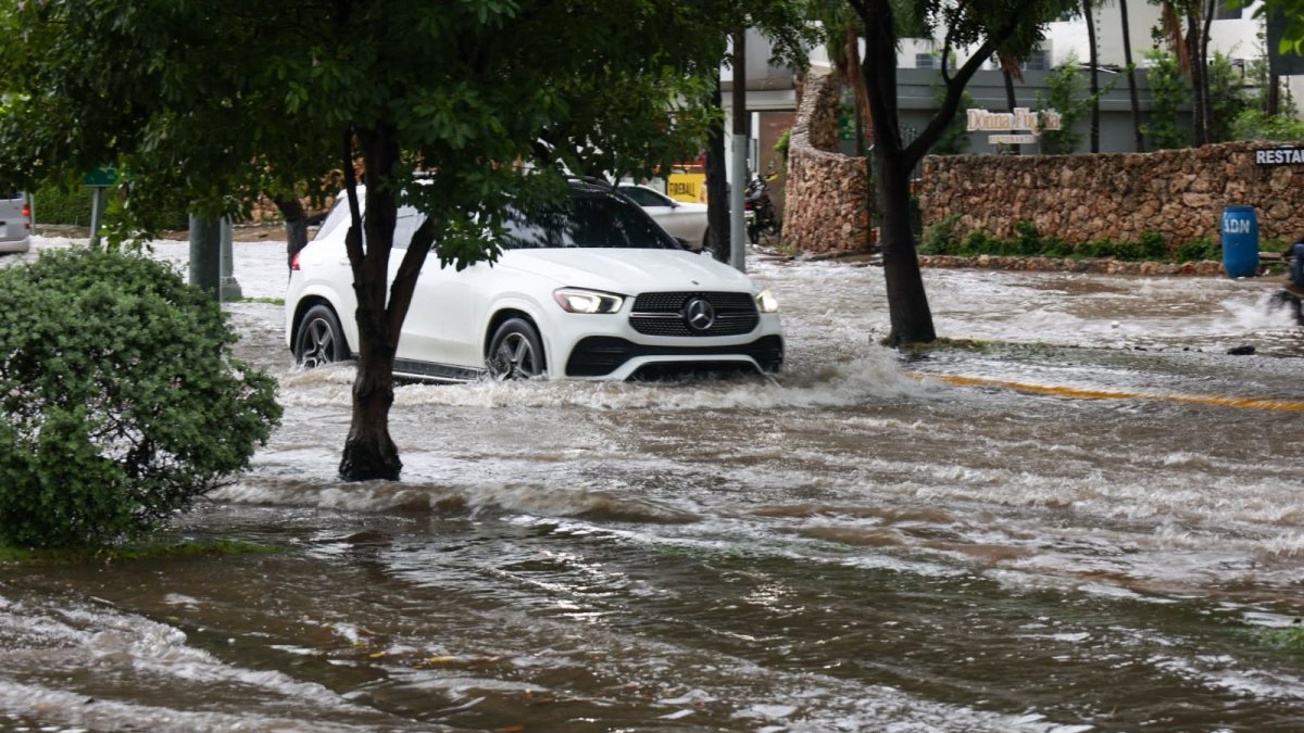 Calles de Santo Domingo se convierten en ríos tras intensas lluvias