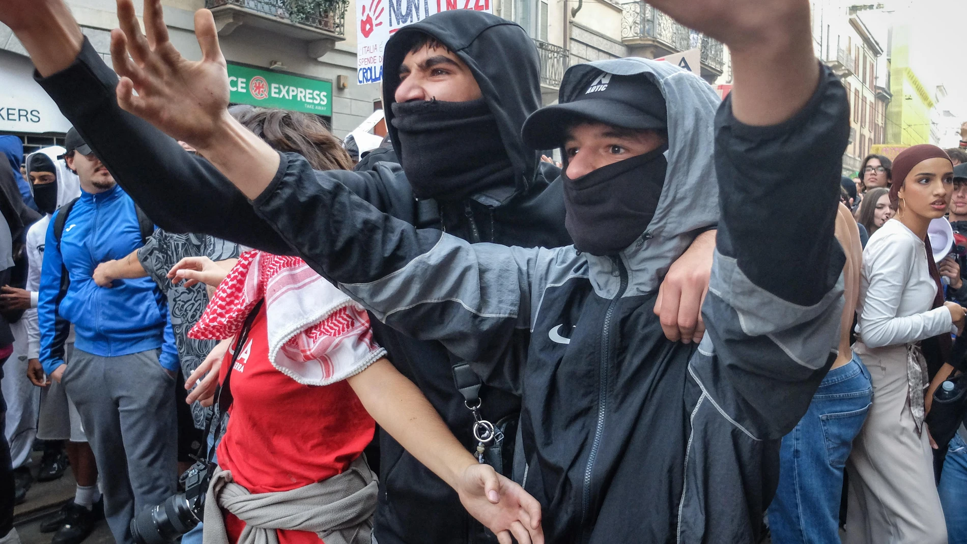 Italia investiga injerencia extranjera en protestas de Milán