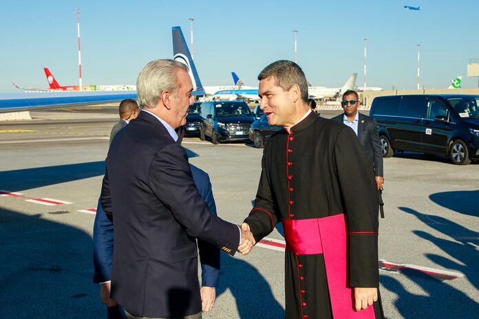 Abinader invitará al papa León XIV a visitar RD en 2027