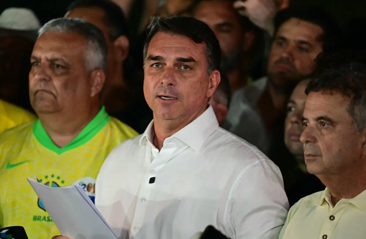 Flávio Bolsonaro pedirá anulación de elecciones en Brasil