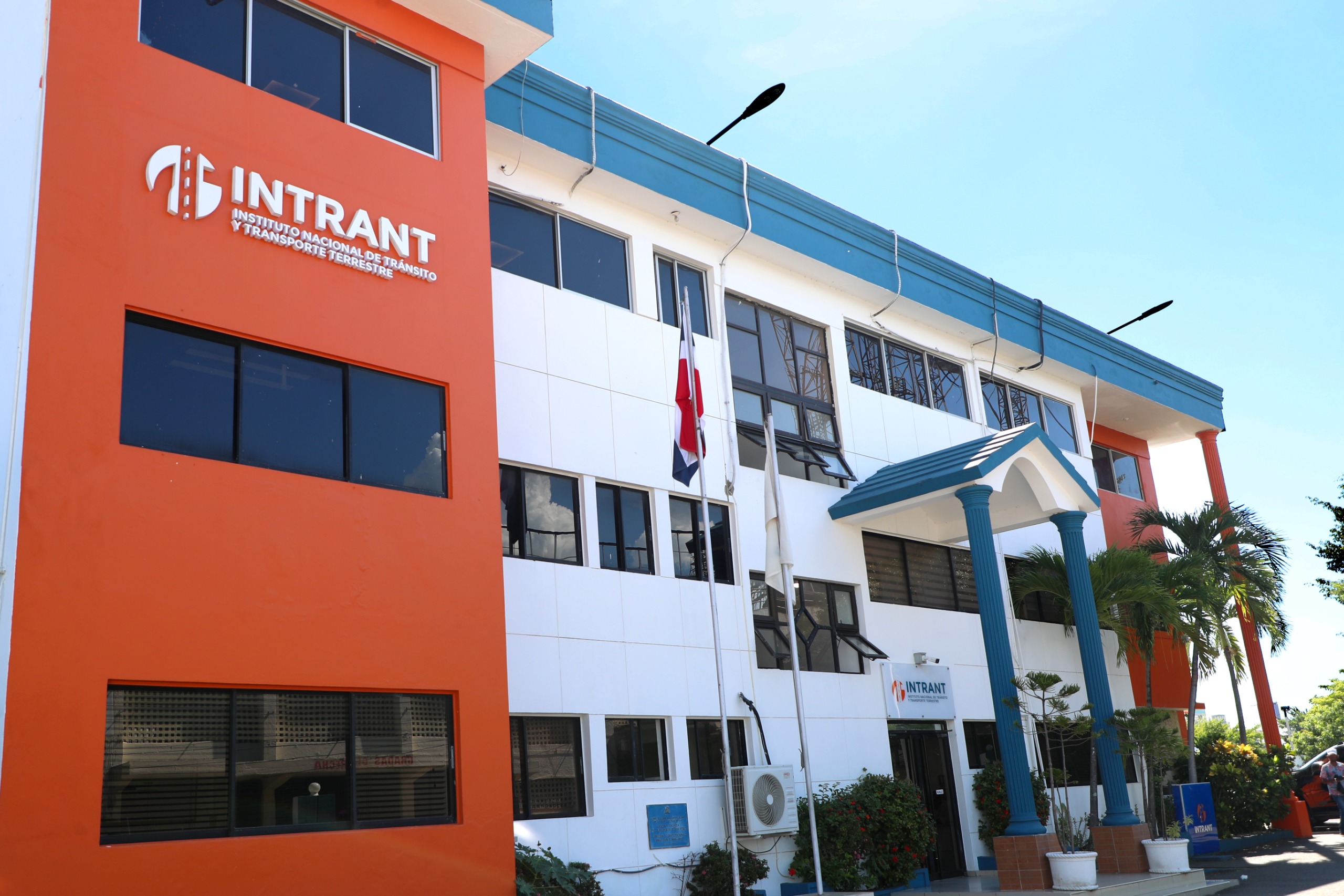 INTRANT paga factura pendiente al Colegio Médico