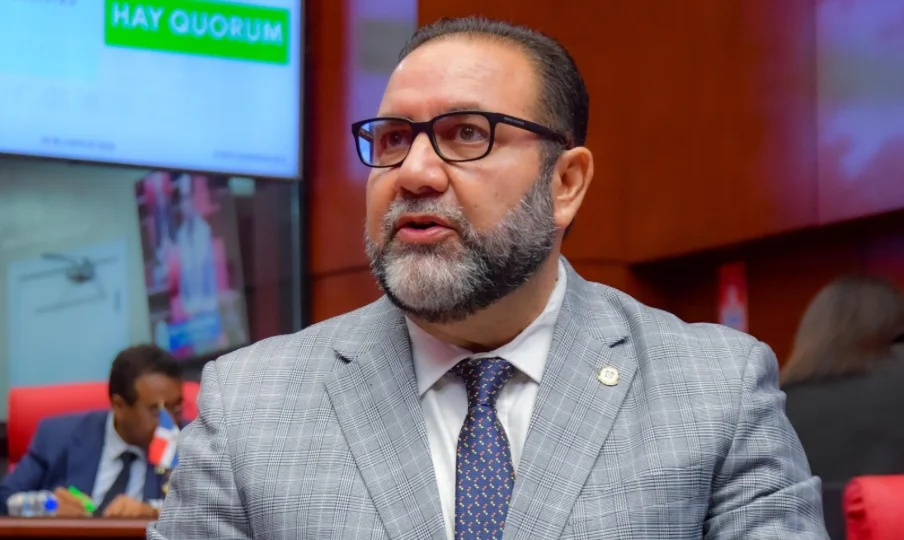 Senador Genao cuestiona campañas anticipadas y aboga por la familia