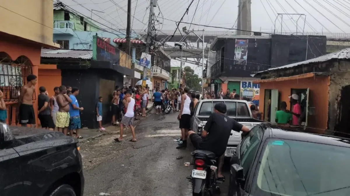 Jóvenes desafían lluvias con teteos en Gran Santo Domingo