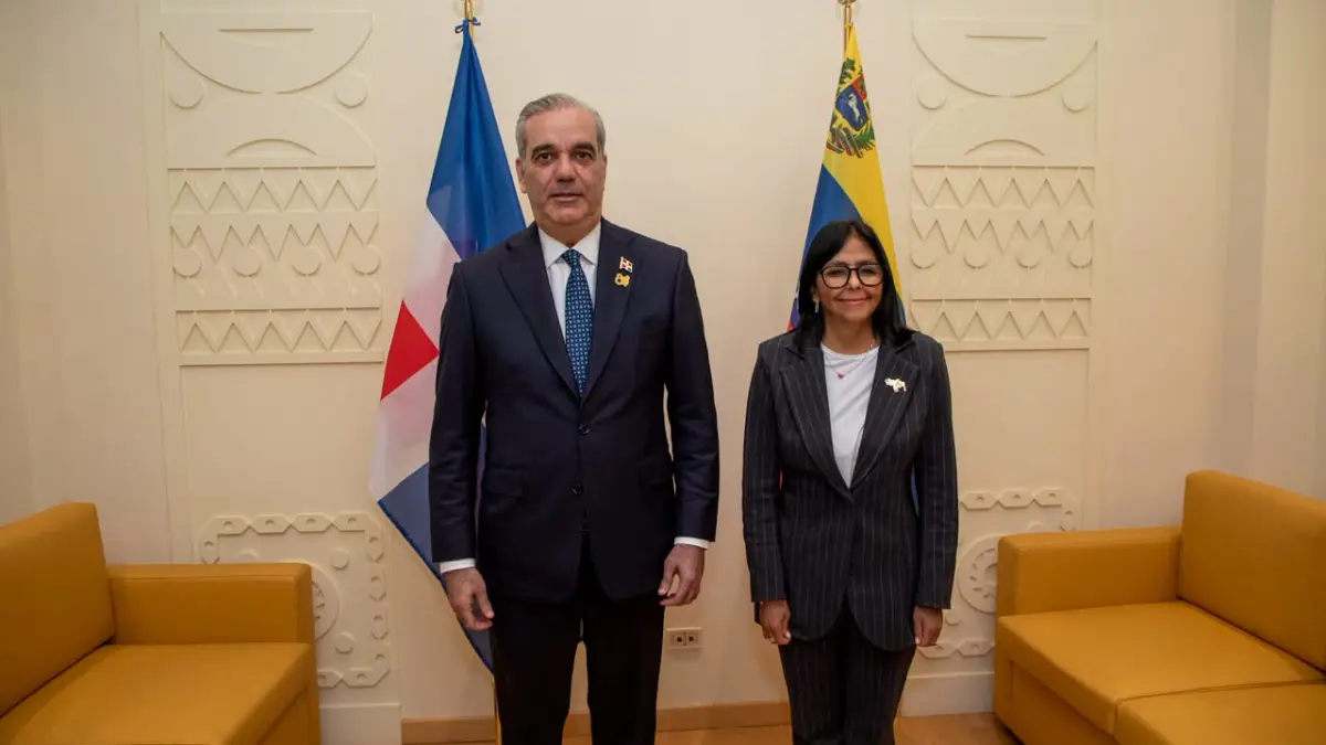 Abinader y Delcy Rodríguez discuten energía y turismo en Roma