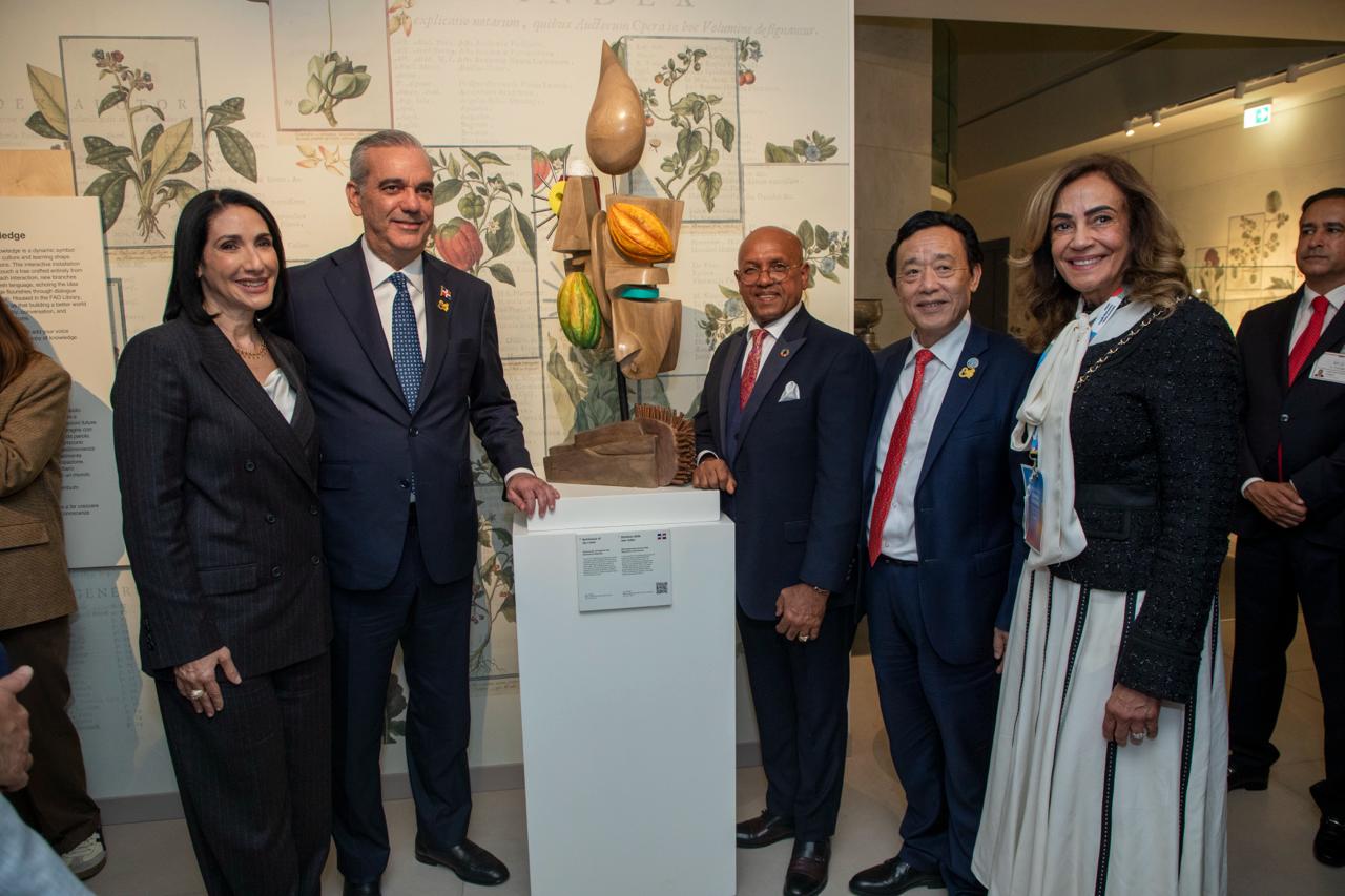 Abinader inaugura salón dominicano en la FAO en Roma
