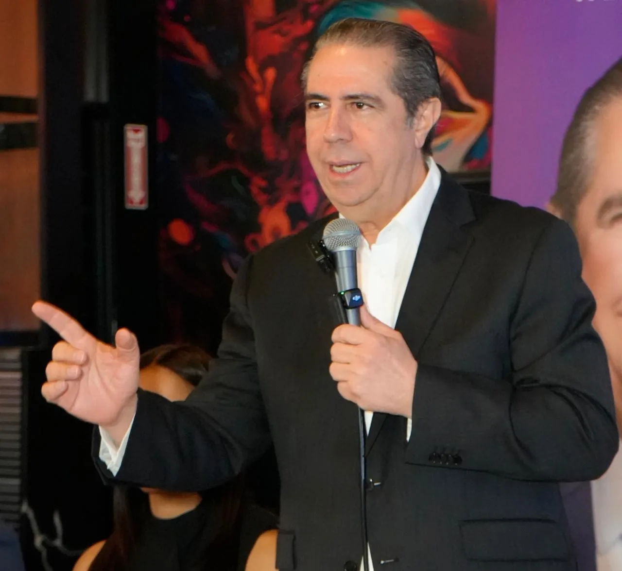 Francisco Javier critica retroceso en sistema eléctrico