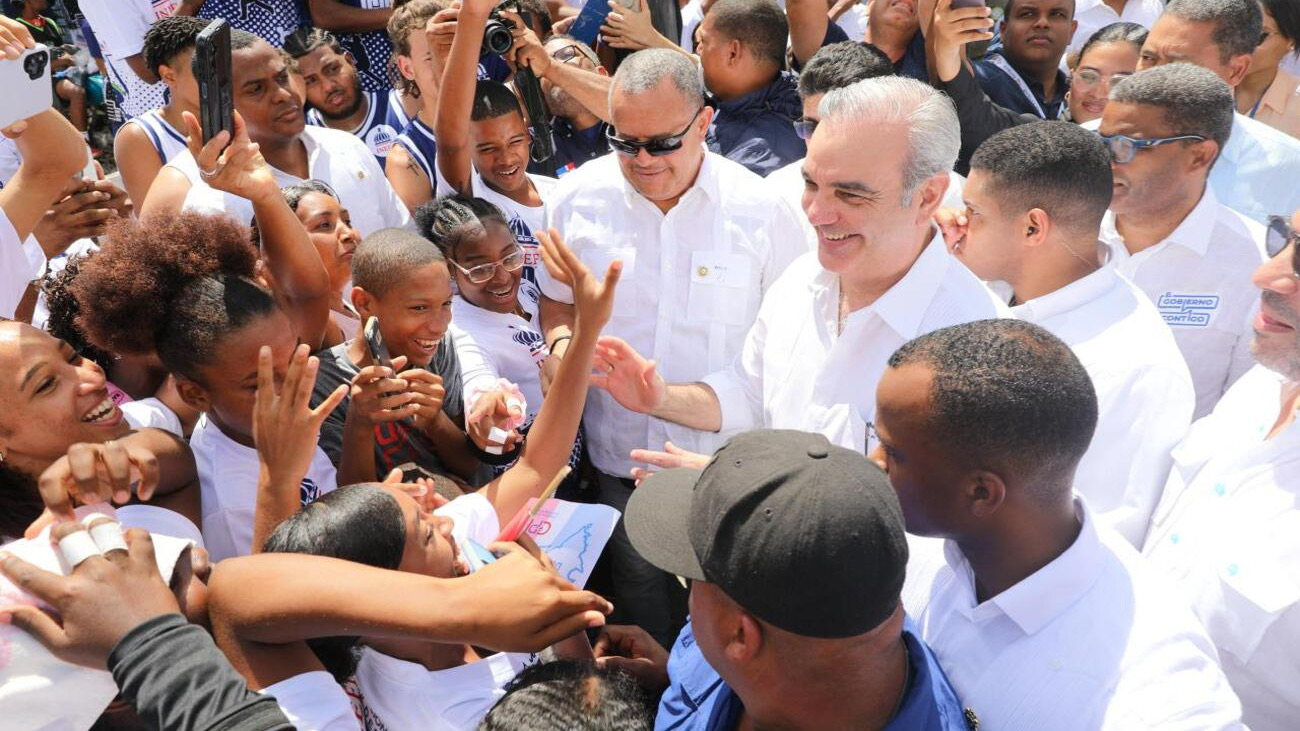 Abinader retoma agenda nacional tras visita a Roma