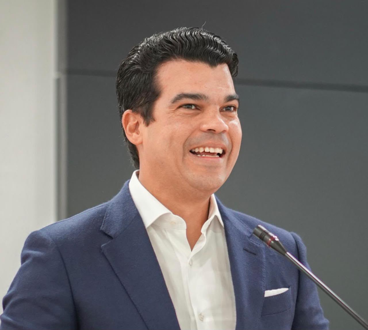 Wellington Arnaud lidera percepción de funcionarios eficientes