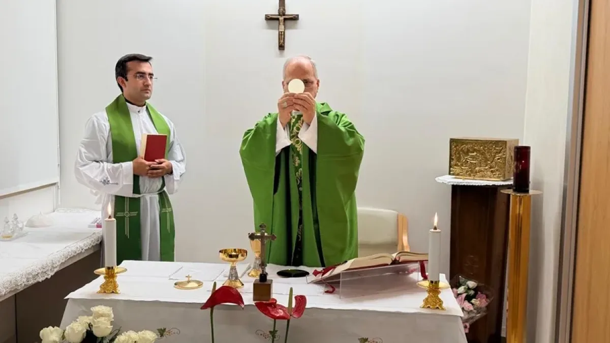 León XIV recibe alta y regresará al Vaticano esta tarde