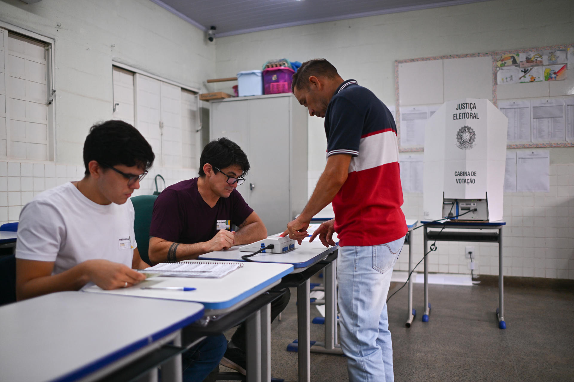Flávio Bolsonaro lidera con 50,9 %; Lula, segundo con 40,7 %