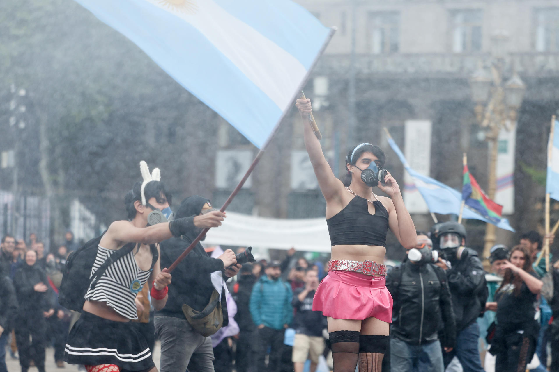 Policía reprime manifestación contra Milei en Buenos Aires